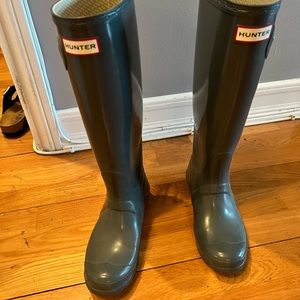 Hunter knee high rain boots size 36 gray
